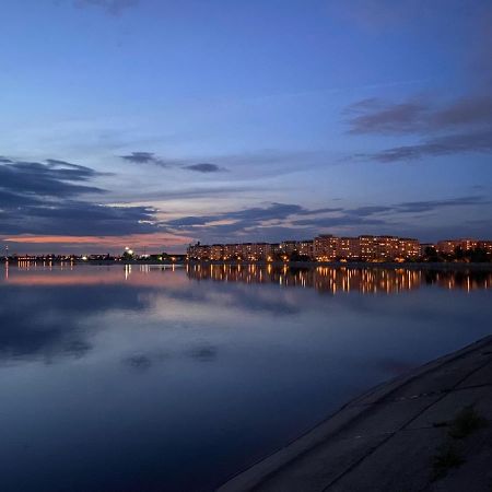 Horizon View Villa - Lakefront Terrace Suite Букурещ Екстериор снимка